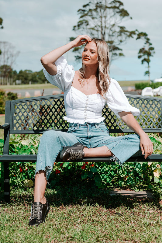 Lifestyle image for Luna Casual Sneaker - Bronze