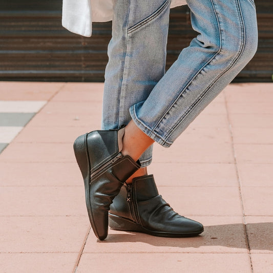 Lifestyle image for Plymouth Boots - Black/Toffee